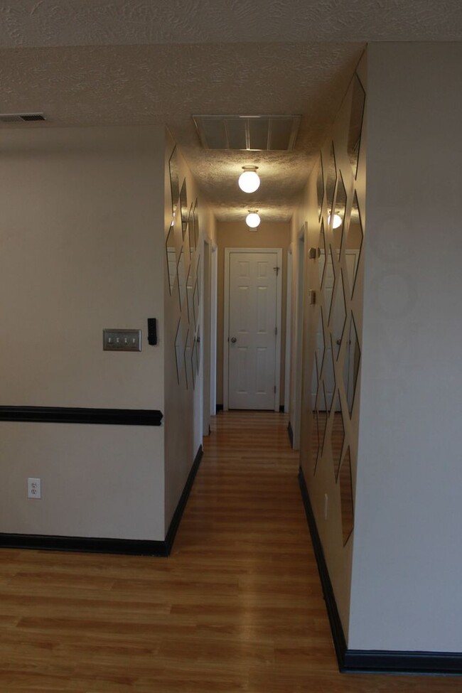 Building Photo - Acorn Ridge