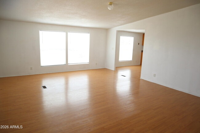 Building Photo - 5181 E Shirley Dr