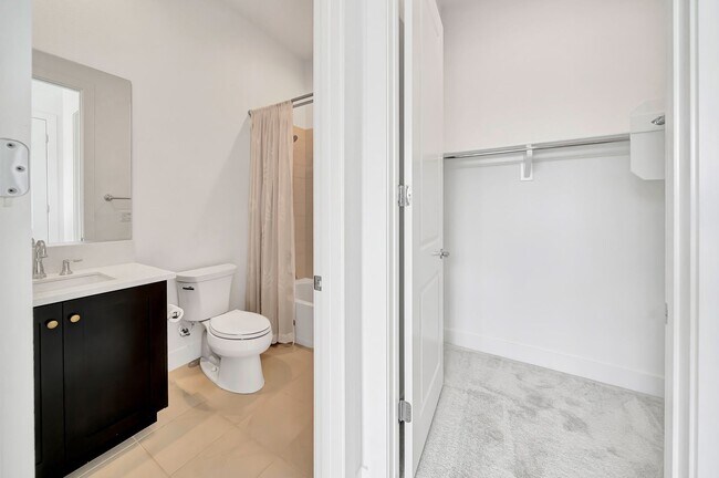 Building Photo - 30000 N Camino los Robles