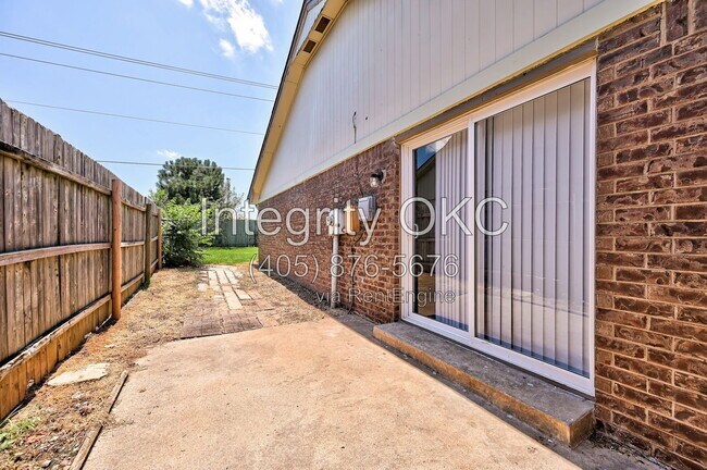 Building Photo - 7200 NW 115th St