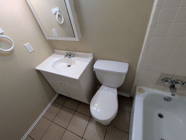 Building Photo - 4329 Segura Ct S