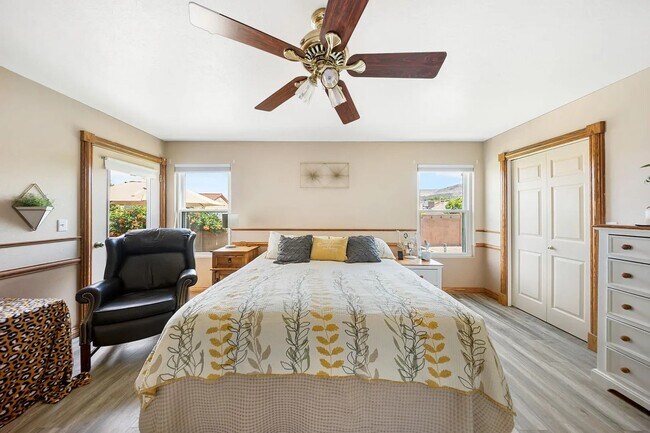 Building Photo - Spacious 6 Bedroom Home in La Verkin!