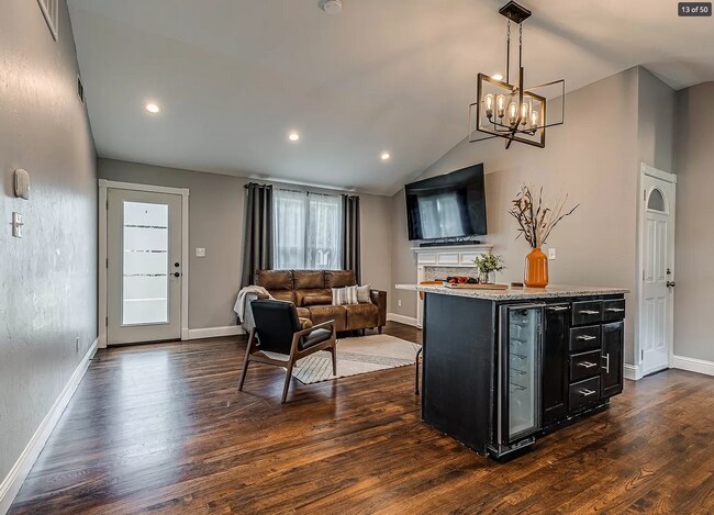 Building Photo - 2 Bed | 2 Bath in Midtown!