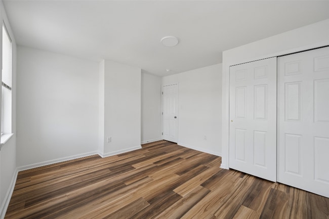 Building Photo - 6154 Glenmore Ave