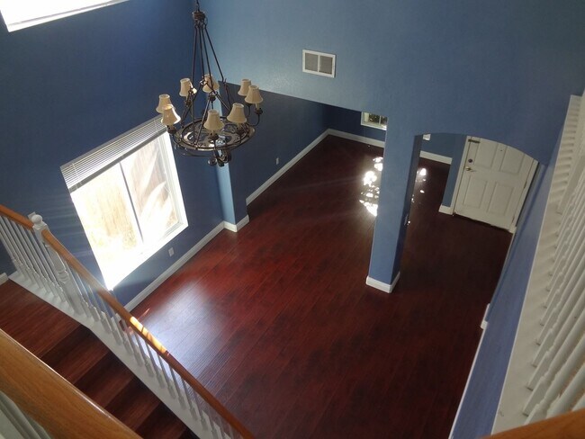 Building Photo - 4 br, 3.5 bath House - 2053 North Bend Drive