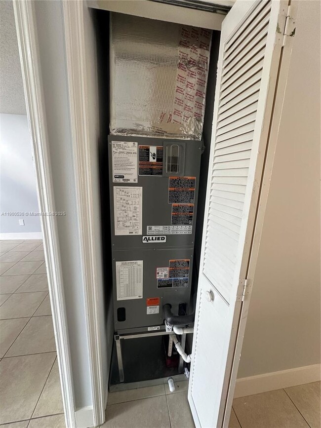 Building Photo - 10295 Hidden Springs Ct