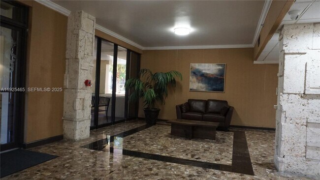 Building Photo - 1470 NE 123rd St