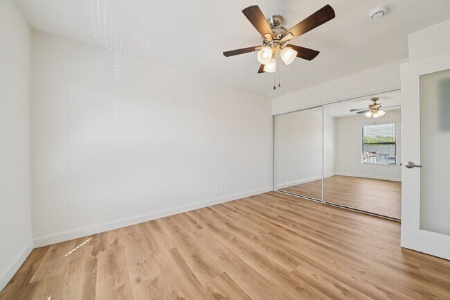 Building Photo - 3BD/2BA Apartment with Laundry In-Unit, Appliances, Tandem Parking & More | 1MO. Free OAC