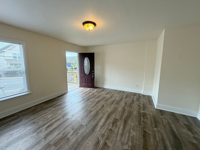 Building Photo - 1457 Avon St