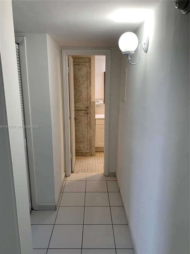 Building Photo - 2861 Leonard Dr