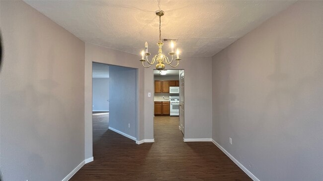 Building Photo - 2110 Juniper Dale Dr
