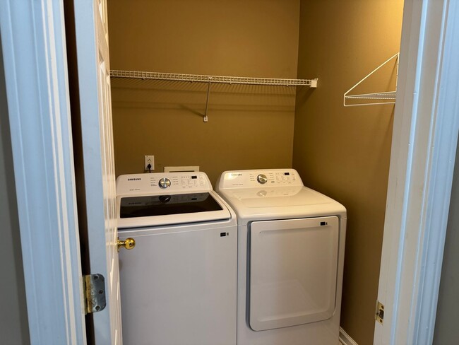 Building Photo - 3BR Townhome in Brentwood