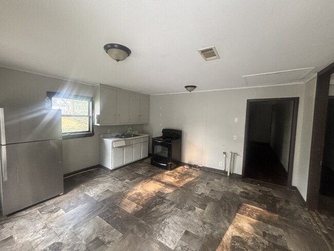 Building Photo - 301 College Ave