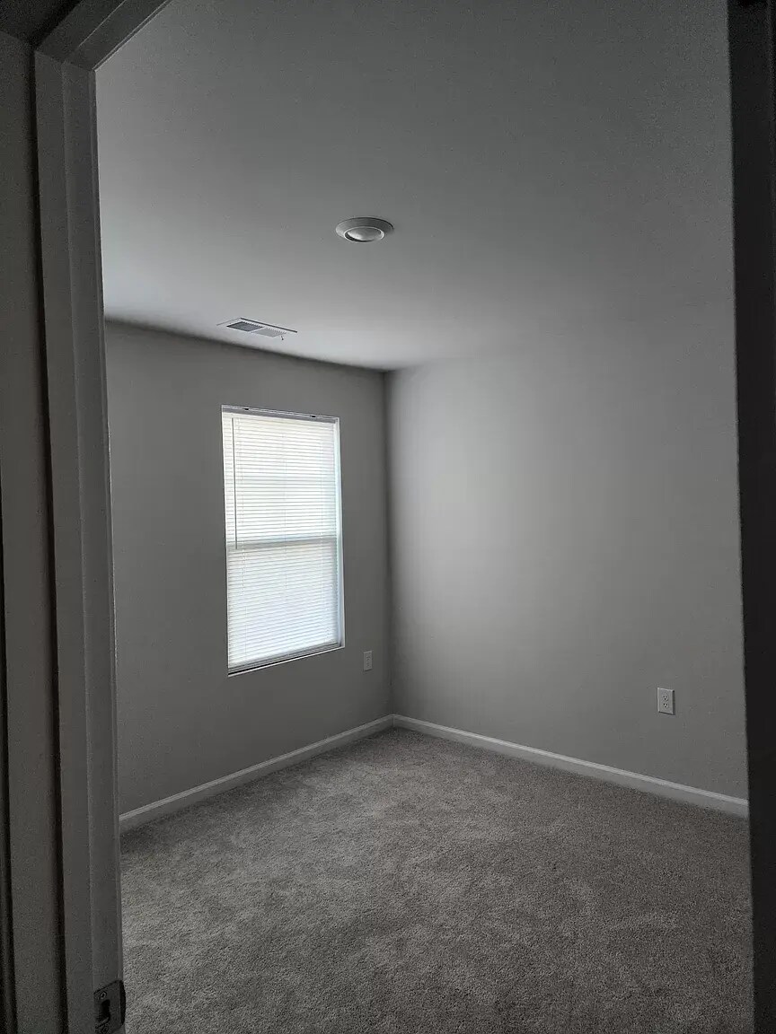 Building Photo - 325 Devon Cliffs Dr
