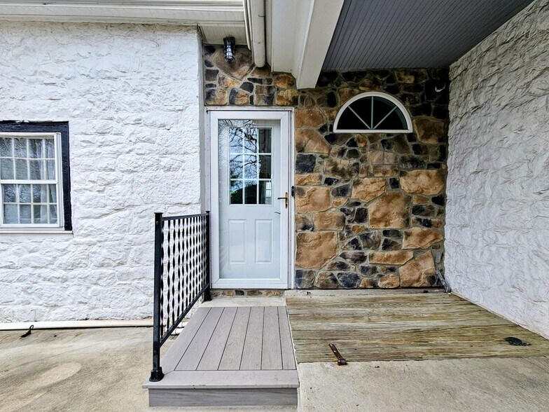 Building Photo - 105 S Windy Mansion Rd