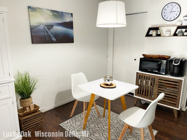 Small kitchen table - 7 Oak Trl
