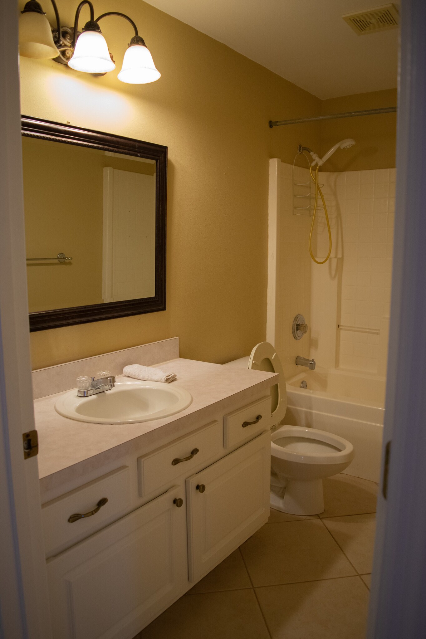 Building Photo - 4119 Forest Island Dr