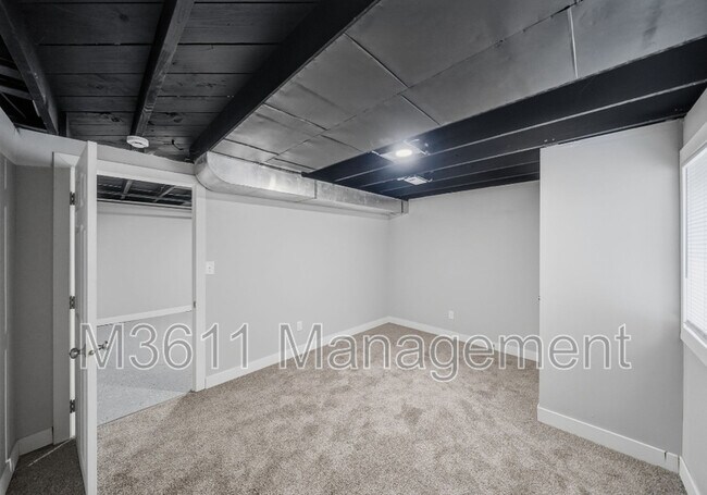 Building Photo - 6928 Ballard Ave