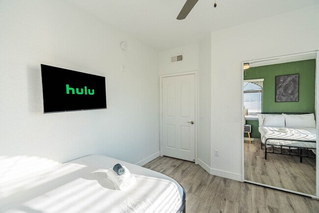 Building Photo - 2150 S 55th St