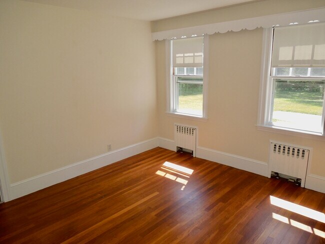 Building Photo - 2 Briarwood Ct