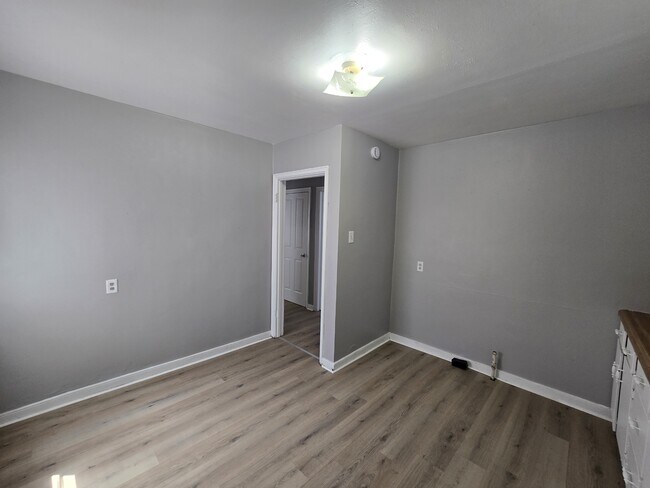 Building Photo - 602 Logan Ave