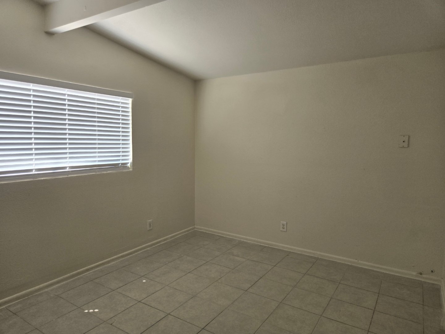 Building Photo - 221 Milinane Dr