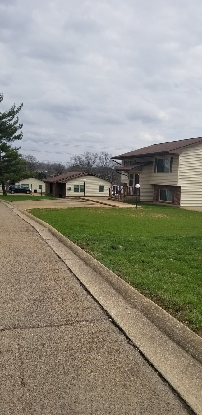 Building Photo - Heritage Manor