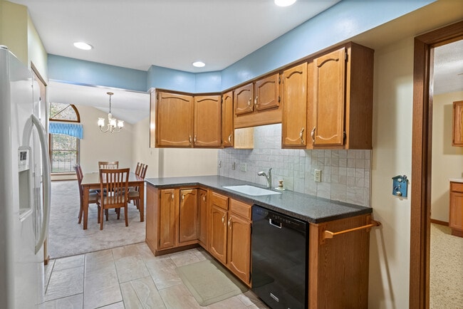 Building Photo - 702 Dehaven Ct