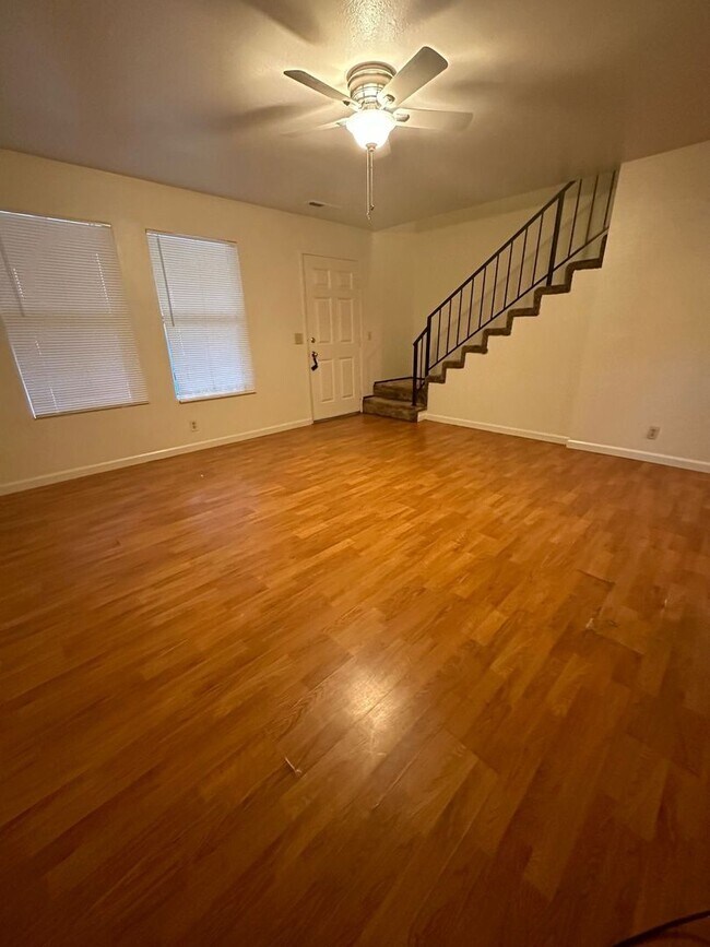 Interior Photo - 1207wsac