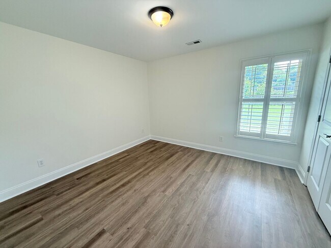 Building Photo - Stunning 3-Bedroom, 2-Bathroom Home in Mad...