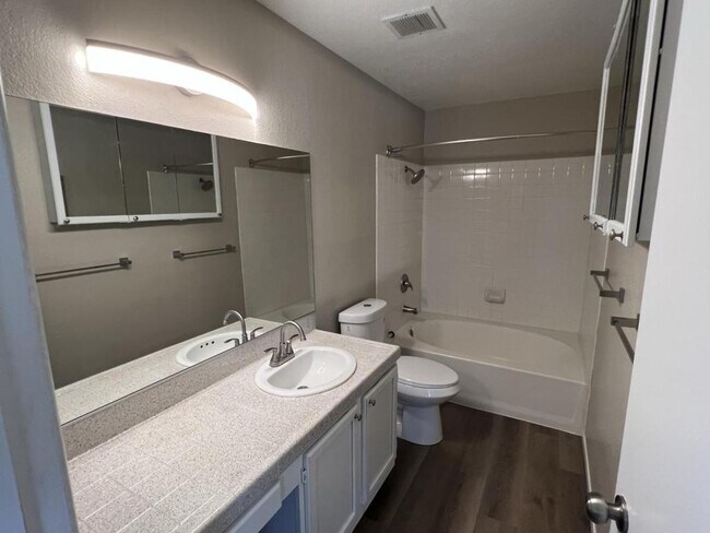 Building Photo - 7570 W Flamingo Rd