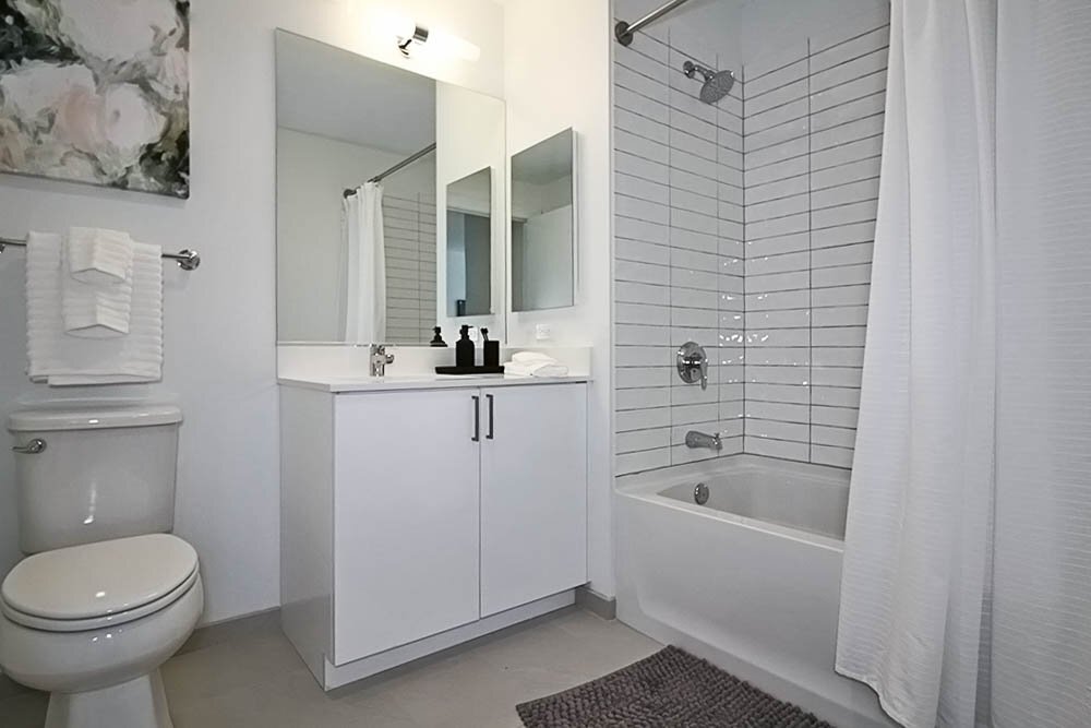 Building Photo - 806 W Van Buren St