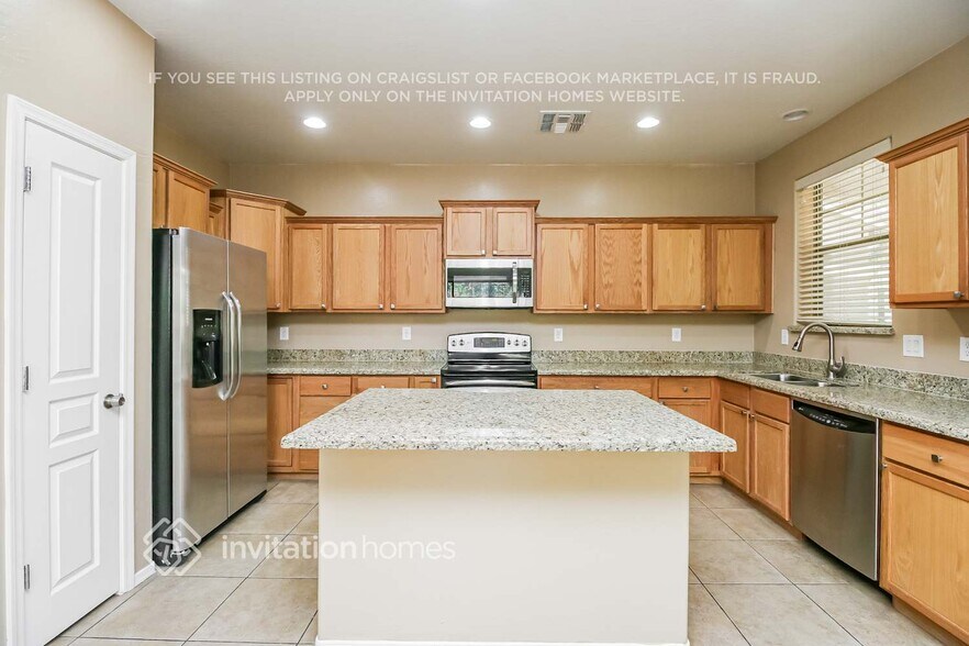 Building Photo - 3878 E Santa Fe Ln