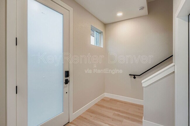 Building Photo - 2208 S Albion St