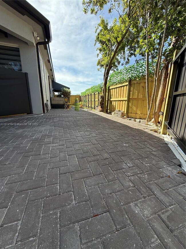 Building Photo - 15241 SW 161 Terrace