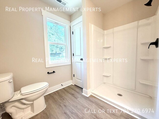 Building Photo - 412 N Scruggs St