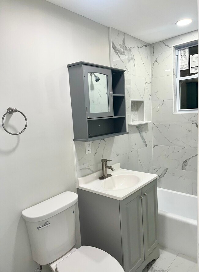 Building Photo - 364 River Dr