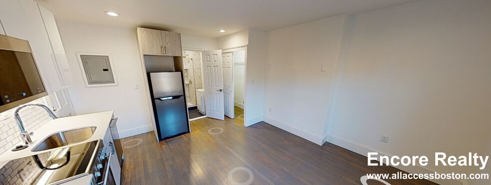 Building Photo - 225 Newbury St