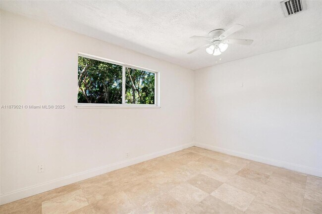 Building Photo - 11301 SW 91 Ave
