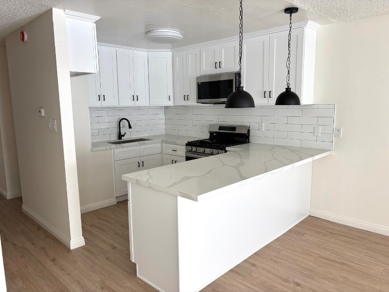 Building Photo - 1670 W Broadway