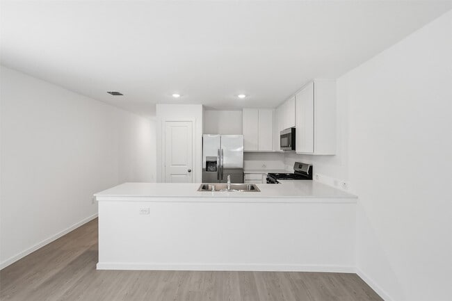 Building Photo - 3040 Campeiro Ave