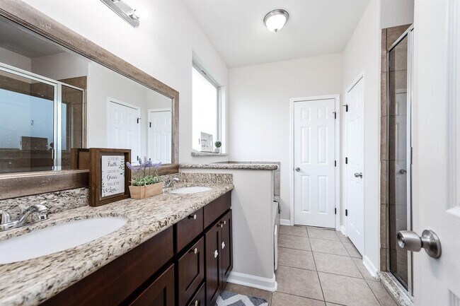 Building Photo - 14925 Gray Ridge Ln