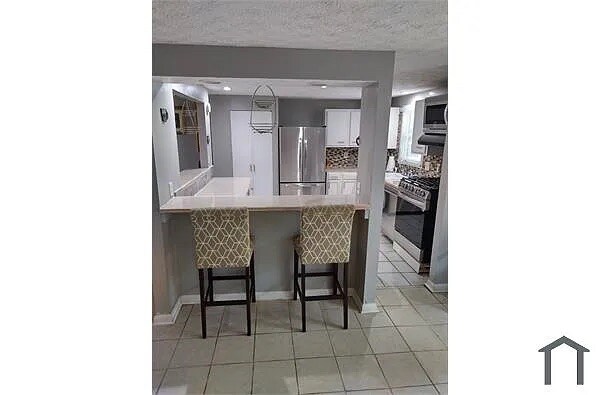 Building Photo - Room in House on White Oak Trail