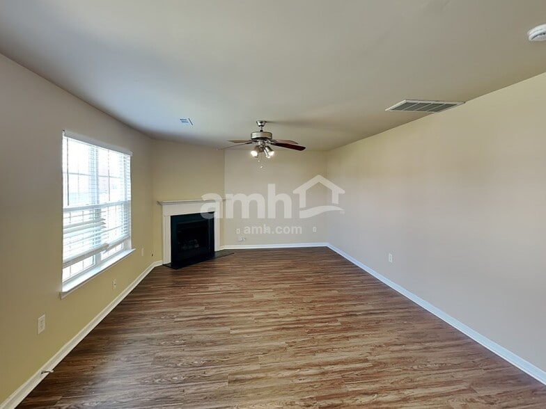 Building Photo - 1041 Vanguard Dr