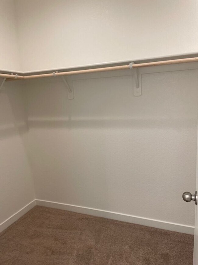 Building Photo - Stylish New-Construction Rental Near UC Me...