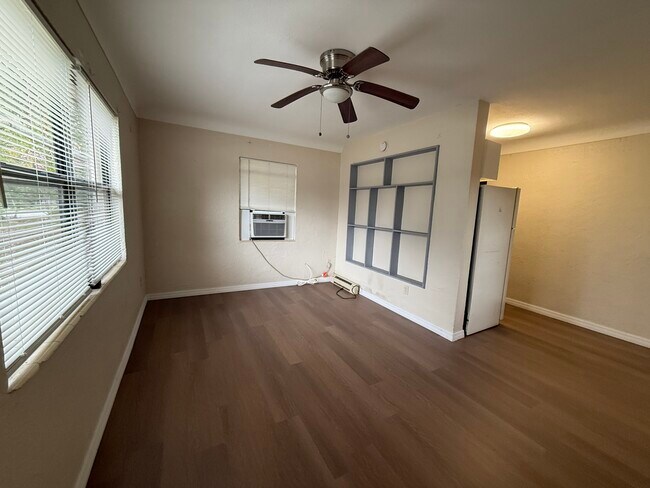 Building Photo - Queen Street Apartments