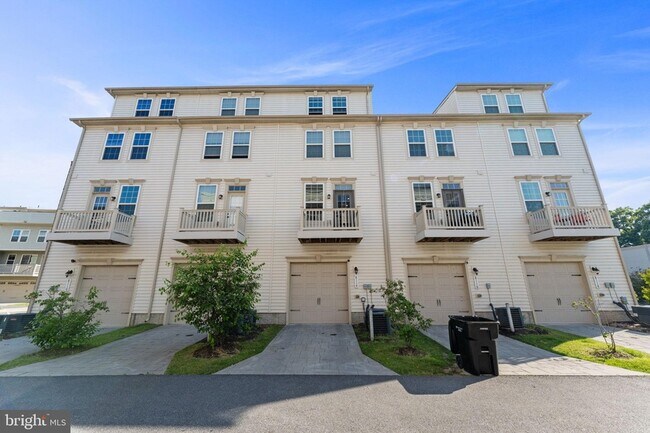 Building Photo - 8114 Miner St