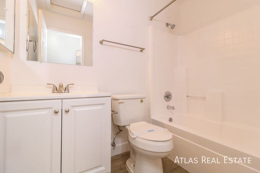 Building Photo - 12038 W Corrine Dr