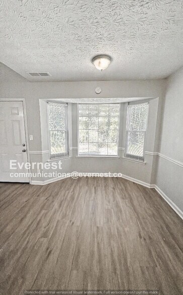 Building Photo - 972 Maple Leaf Ridge