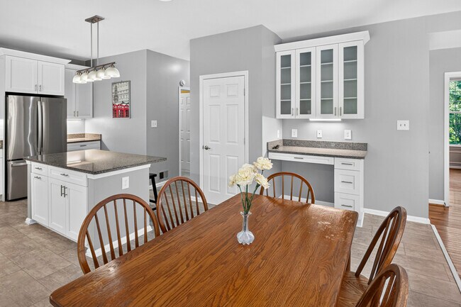 Building Photo - 4512 Rutherford Way